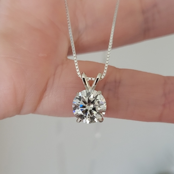 New 2ct Certified Moissanite Diamond Pendant With A Chain - Picture 6 of 8